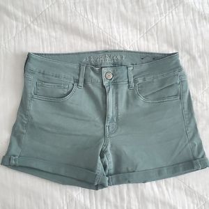 American Eagle Midi shorts